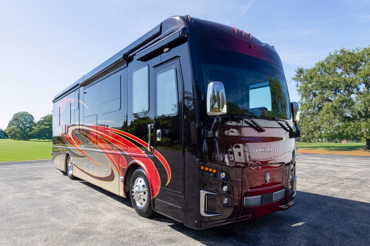 2022 Foretravel Realm LS3 gallery image-1