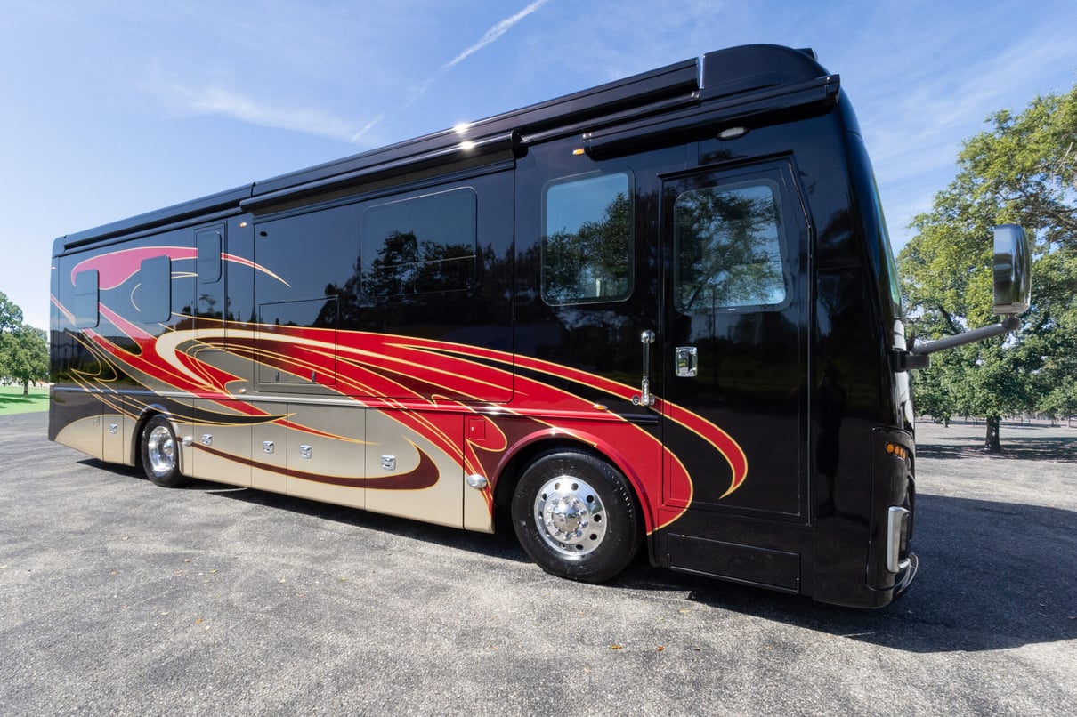 2022 Foretravel Realm LS3 gallery image-2