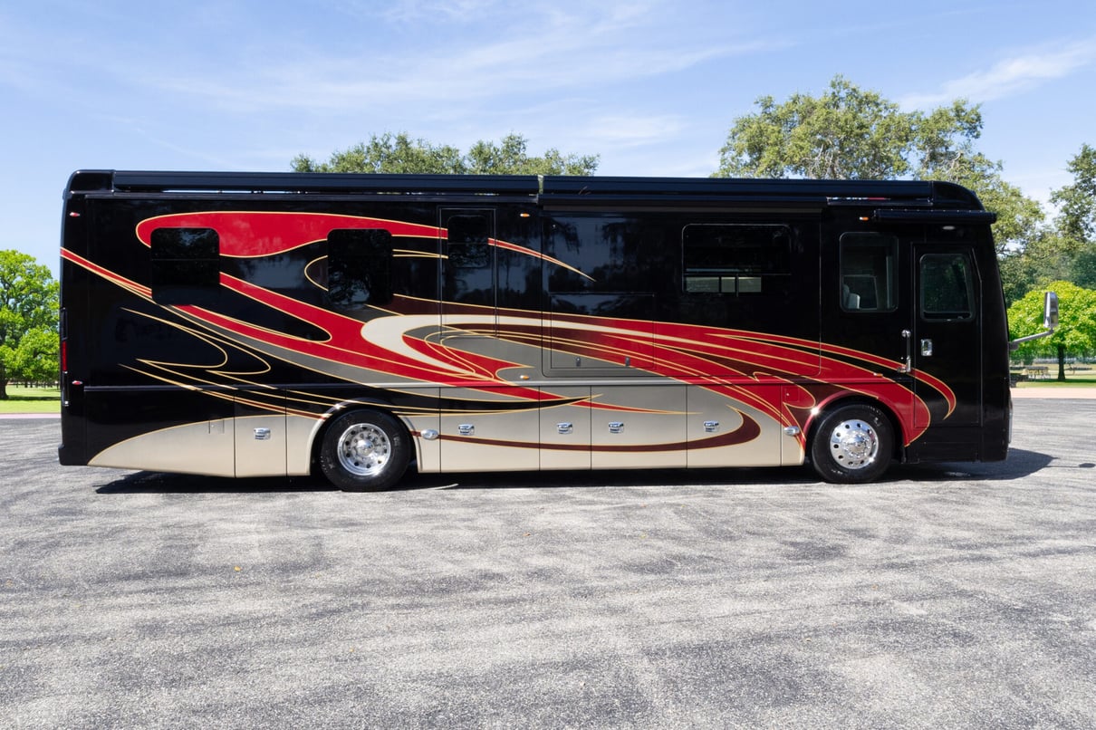 2022 Foretravel Realm LS3 gallery image-3