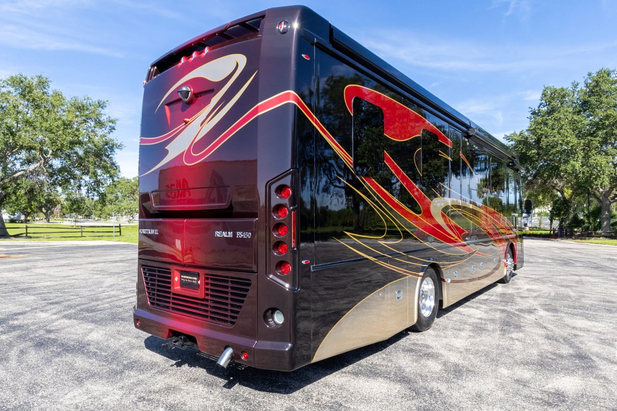 2022 Foretravel Realm LS3 gallery image-5