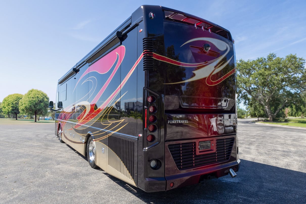 2022 Foretravel Realm LS3 gallery image-7