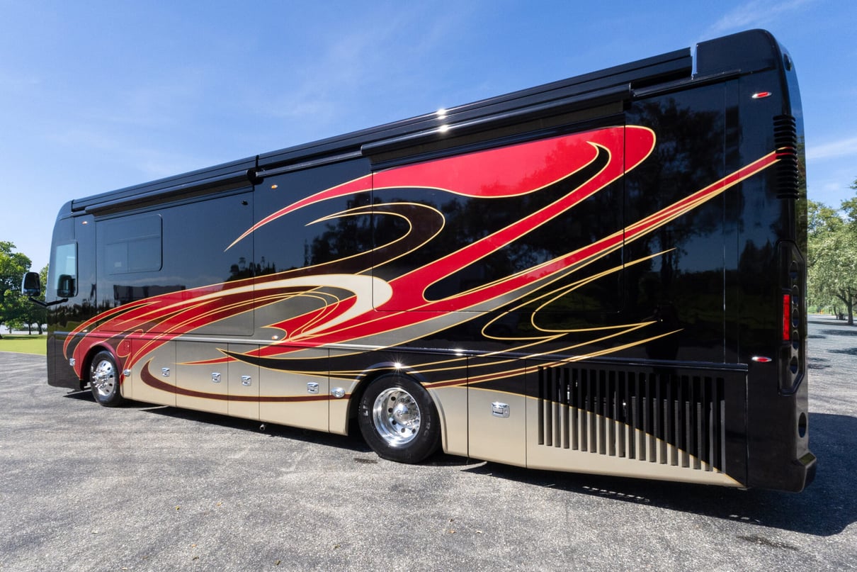 2022 Foretravel Realm LS3 gallery image-8