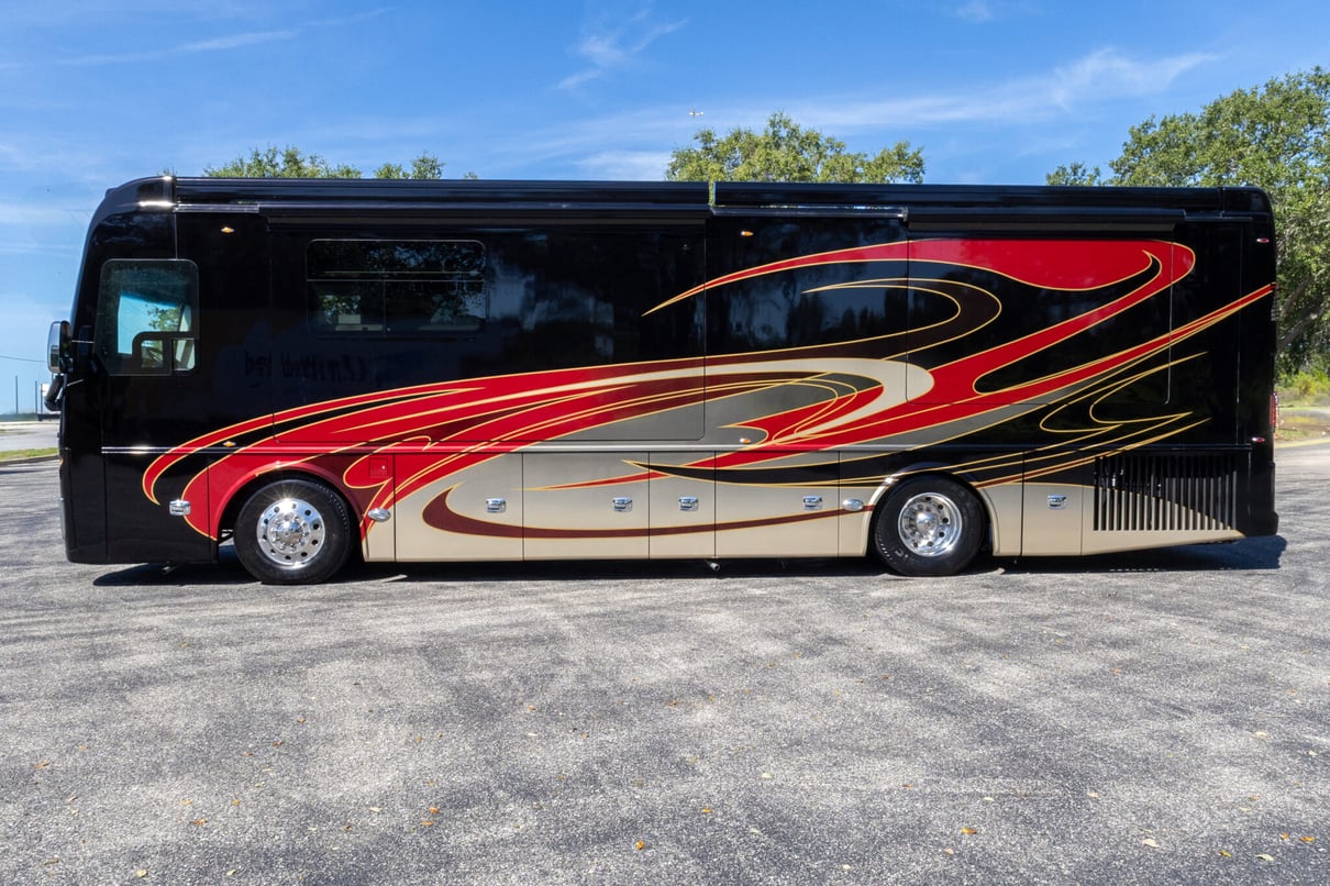 2022 Foretravel Realm LS3 gallery image-9