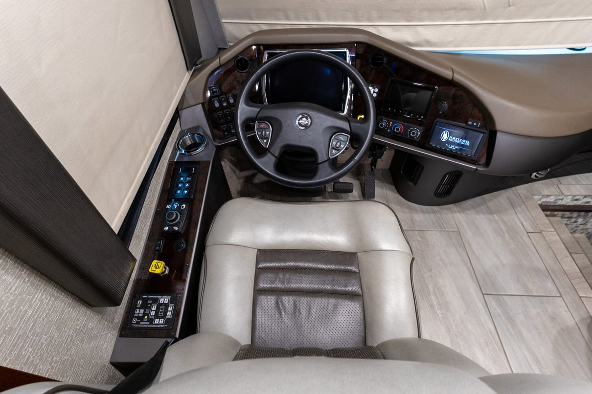 2022 Foretravel Realm LS3 gallery image-13