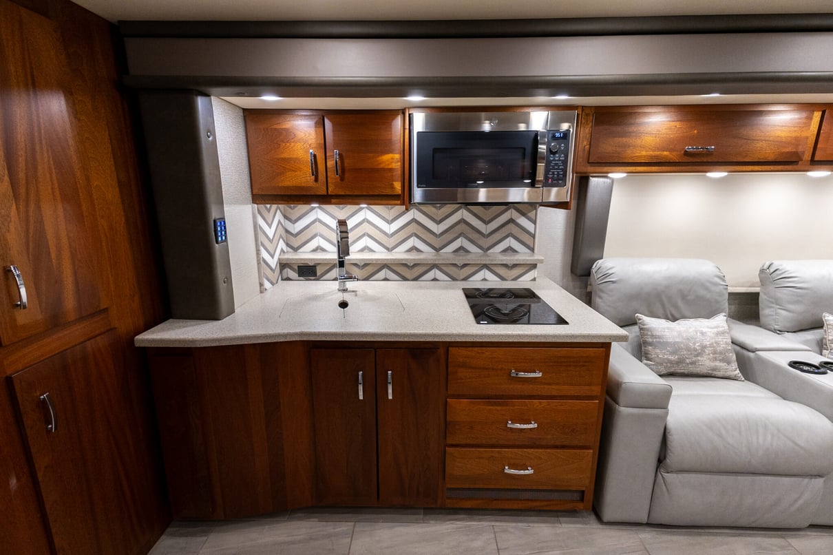 2022 Foretravel Realm LS3 gallery image-19