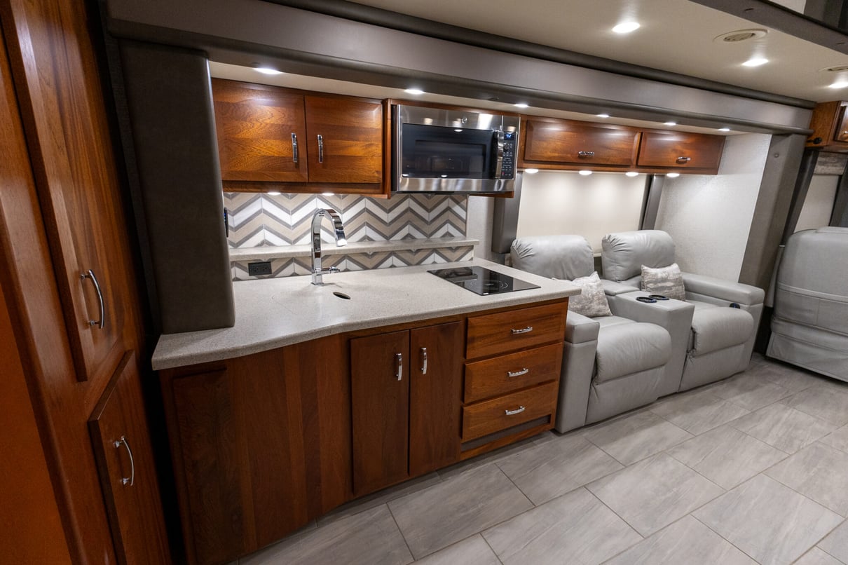 2022 Foretravel Realm LS3 gallery image-20