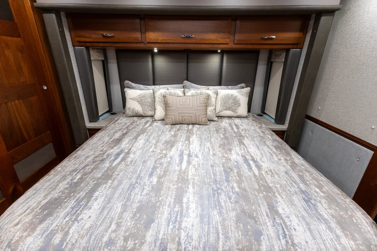 2022 Foretravel Realm LS3 gallery image-26