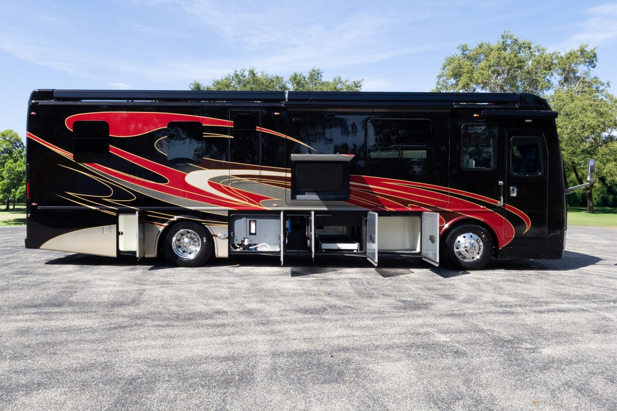 2022 Foretravel Realm LS3 gallery image-30