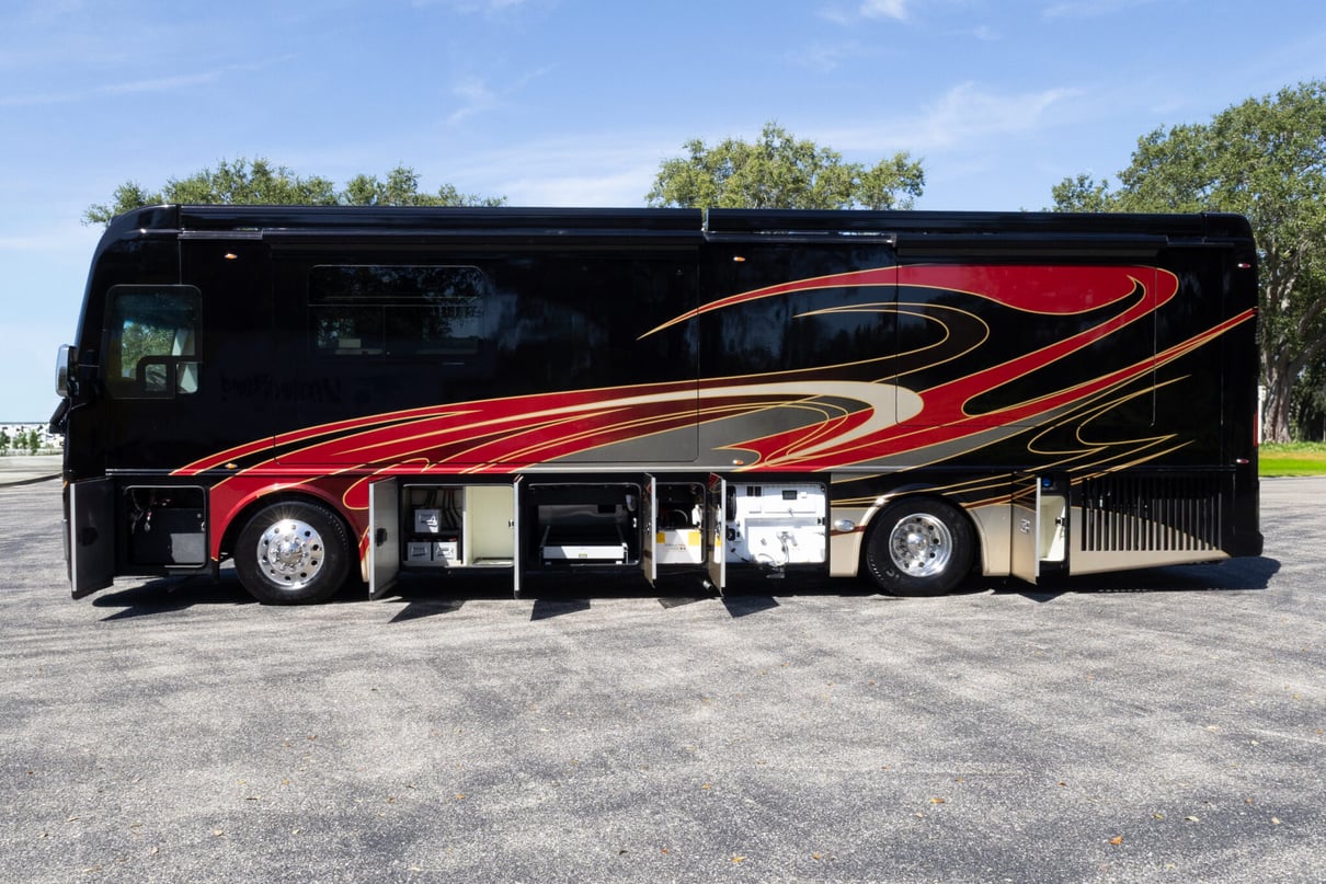 2022 Foretravel Realm LS3 gallery image-31