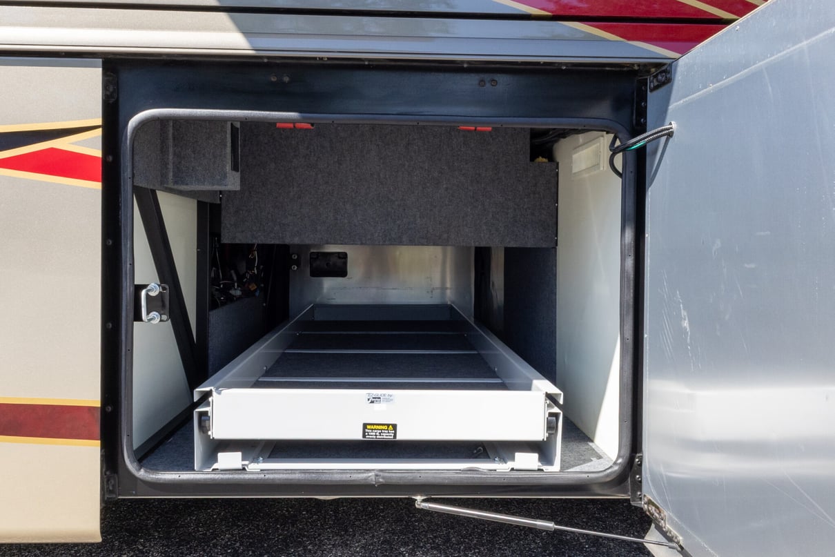 2022 Foretravel Realm LS3 gallery image-35