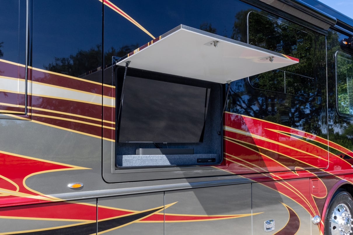 2022 Foretravel Realm LS3 gallery image-37