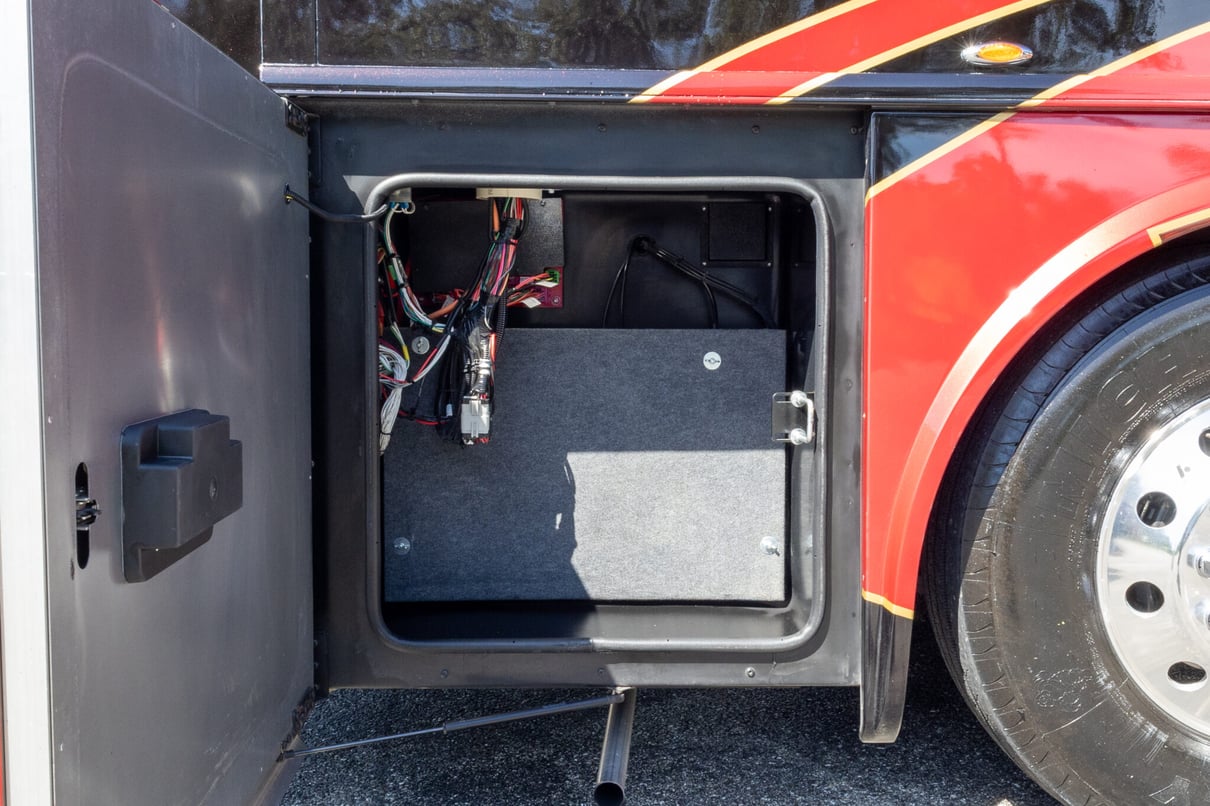 2022 Foretravel Realm LS3 gallery image-38