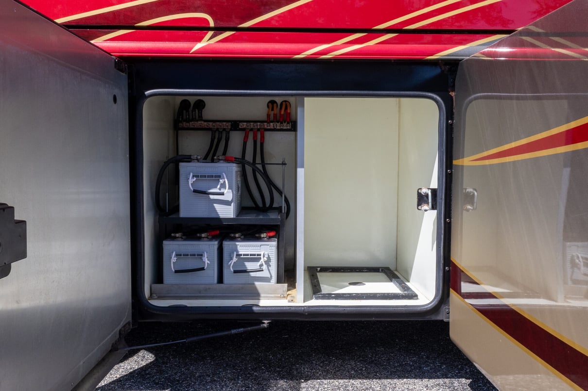 2022 Foretravel Realm LS3 gallery image-39