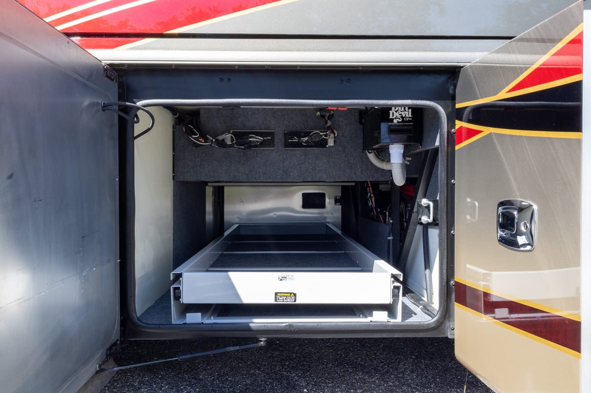 2022 Foretravel Realm LS3 gallery image-40