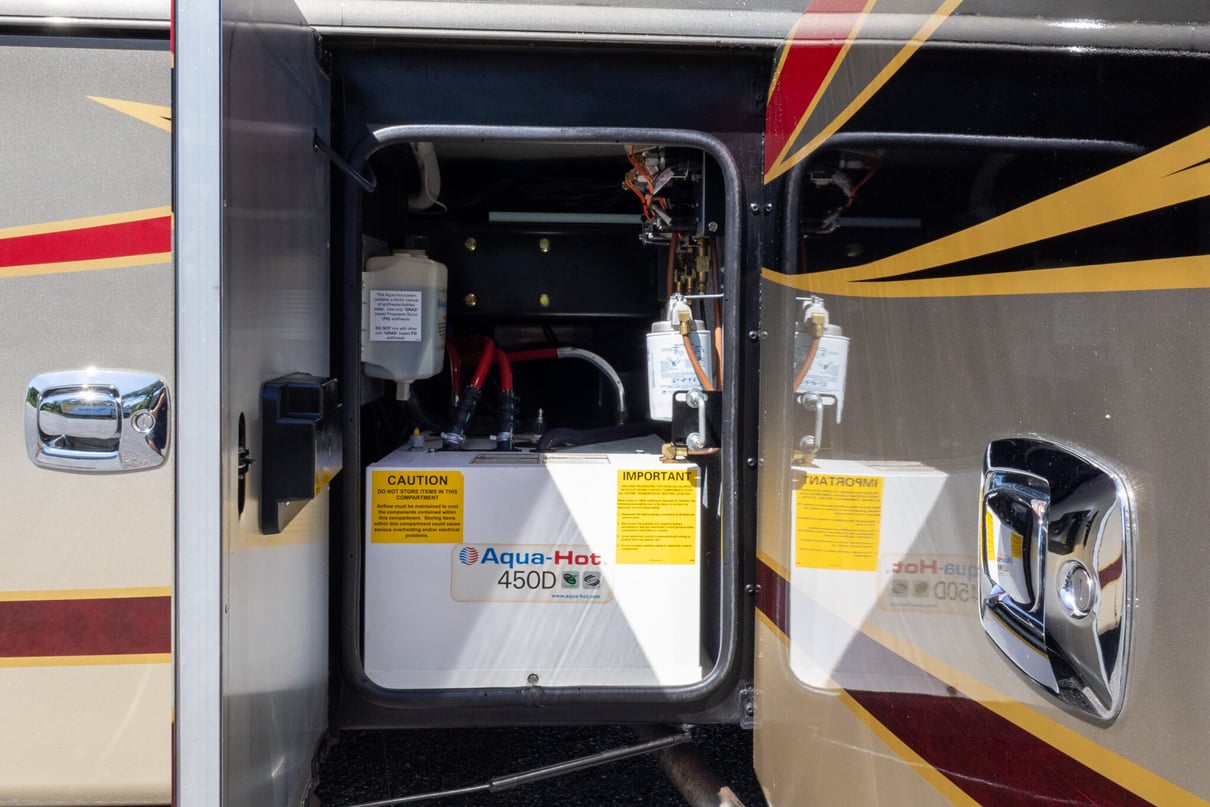 2022 Foretravel Realm LS3 gallery image-41