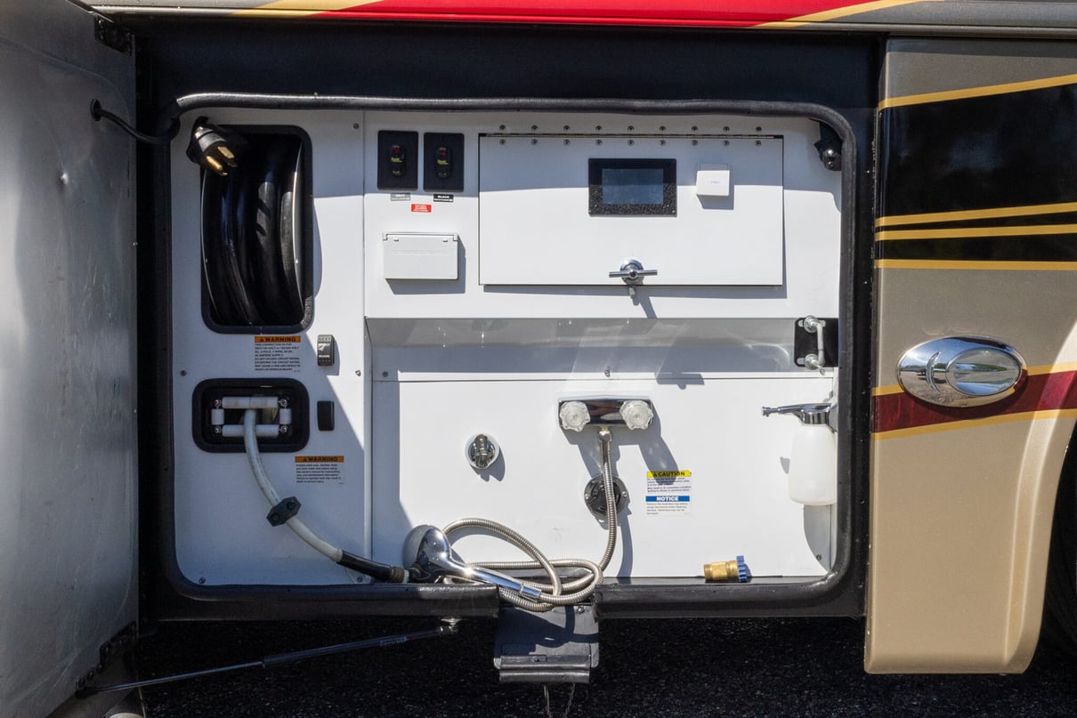 2022 Foretravel Realm LS3 gallery image-42