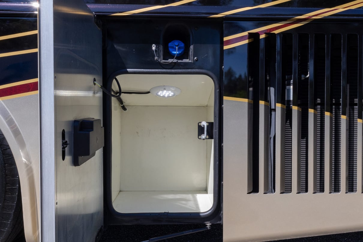 2022 Foretravel Realm LS3 gallery image-43