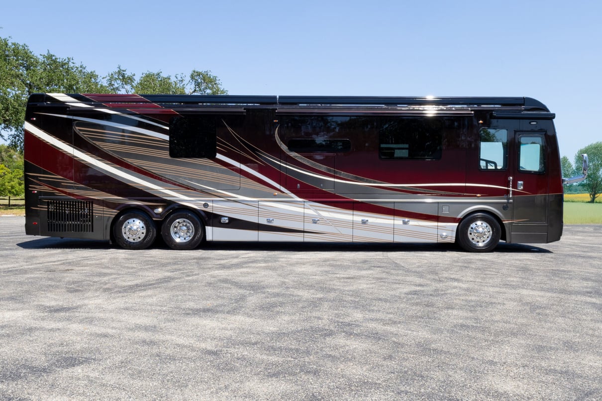 2022 Foretravel Realm Presidential Series LV3 gallery image-3