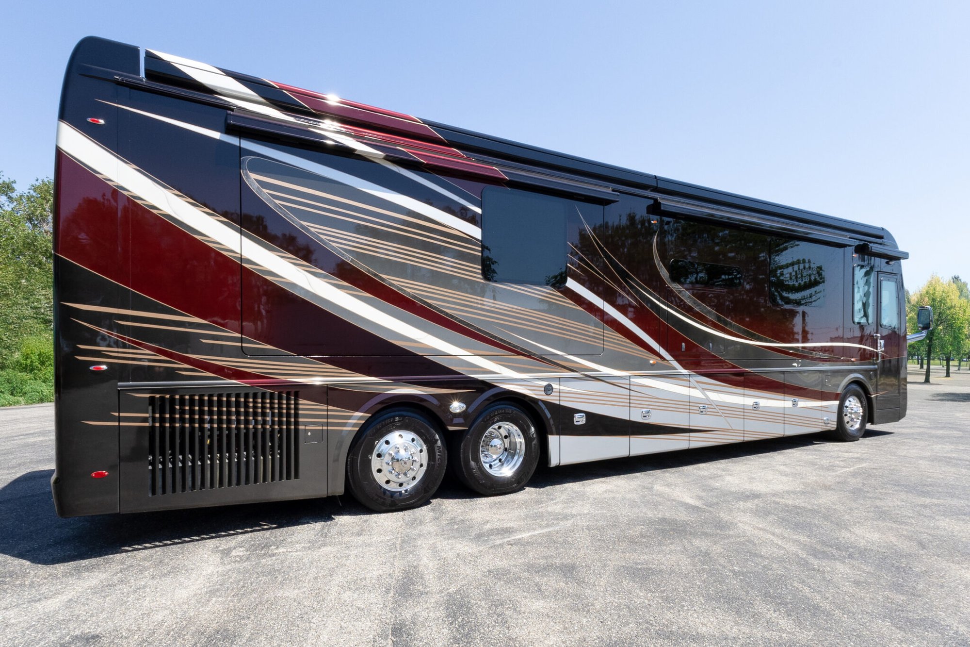 2022 Foretravel Realm Presidential Series LV3