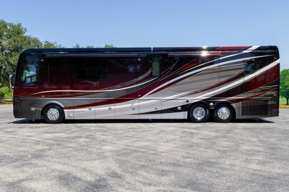 2022 Foretravel Realm Presidential Series LV3 gallery image-9