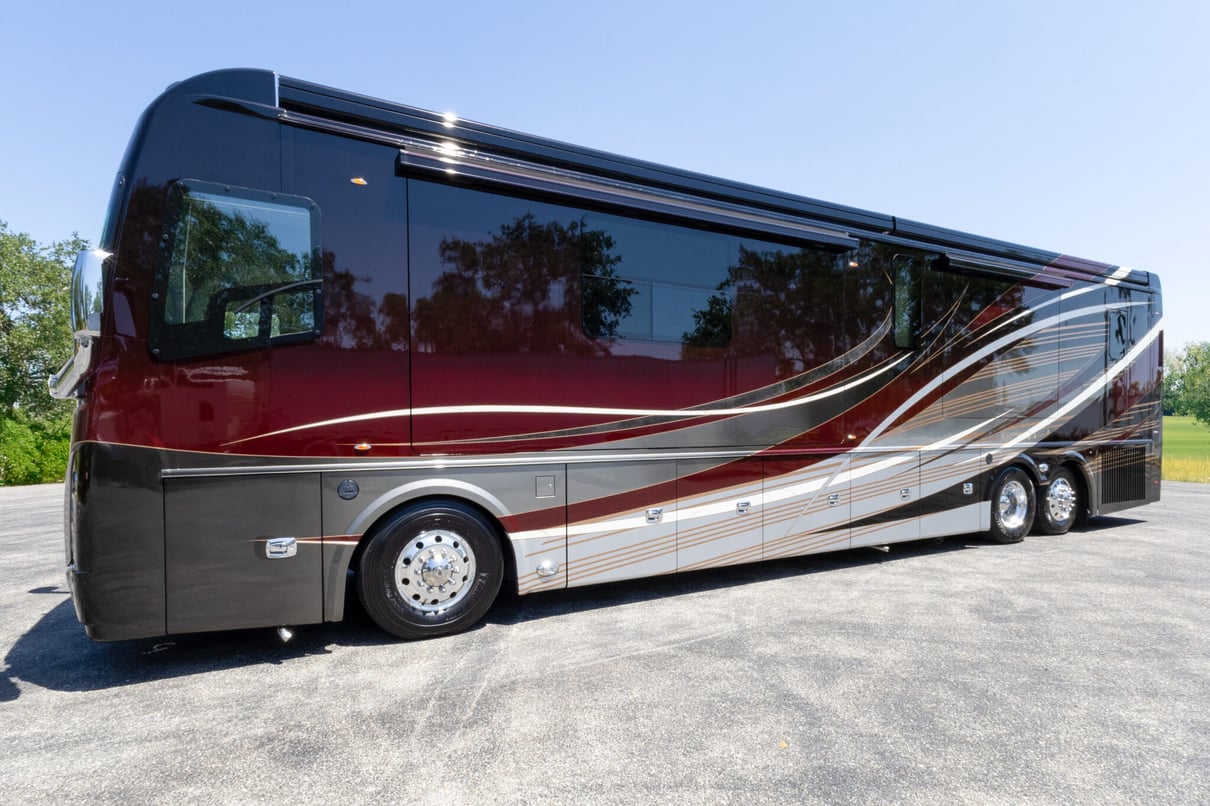 2022 Foretravel Realm Presidential Series LV3 gallery image-10