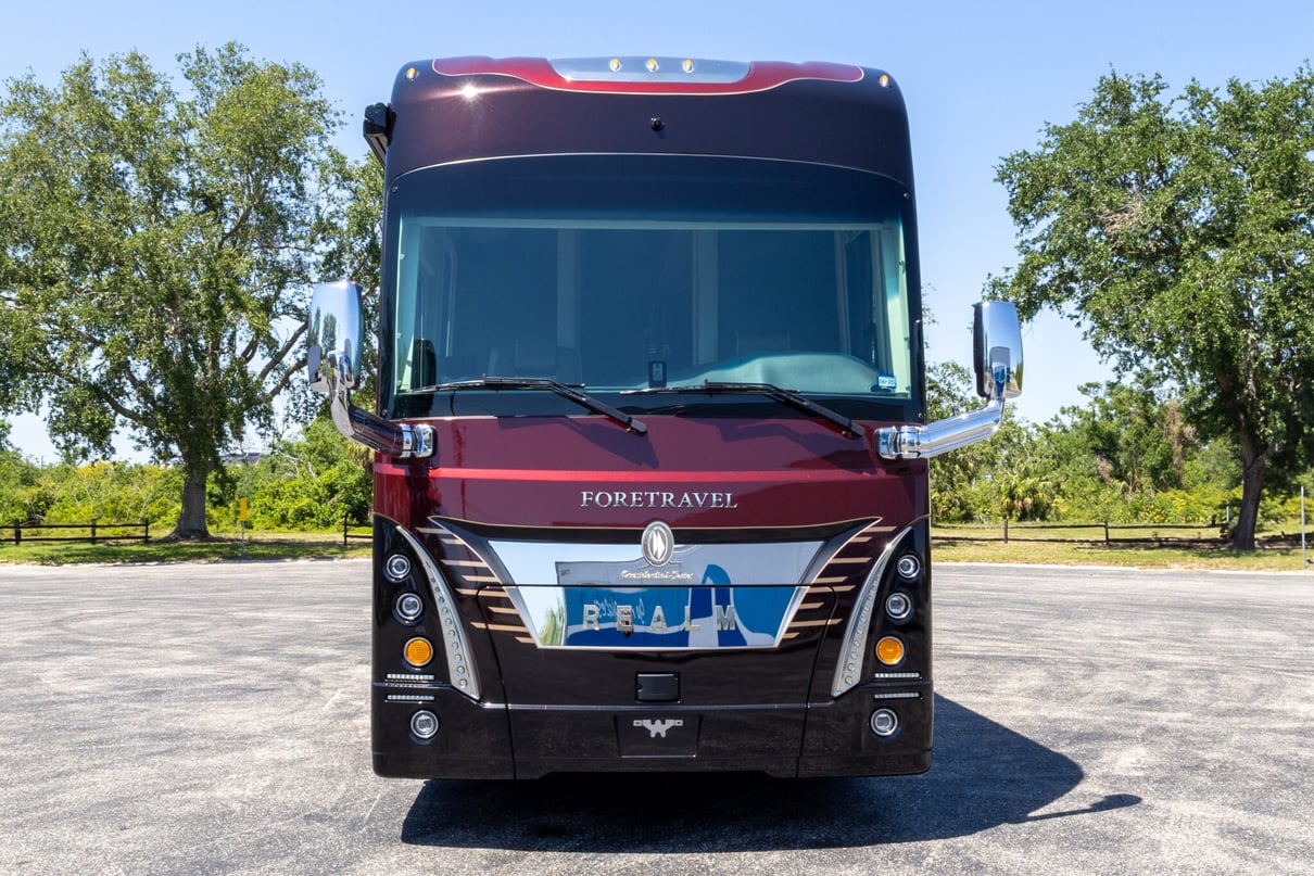 2022 Foretravel Realm Presidential Series LV3 gallery image-12