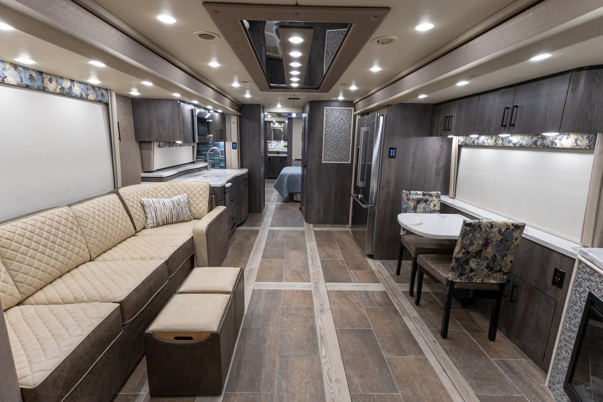 2022 Foretravel Realm Presidential Series LV3 gallery image-14