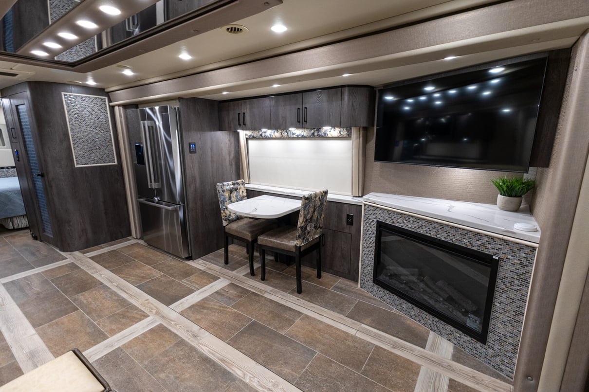 2022 Foretravel Realm Presidential Series LV3 gallery image-15