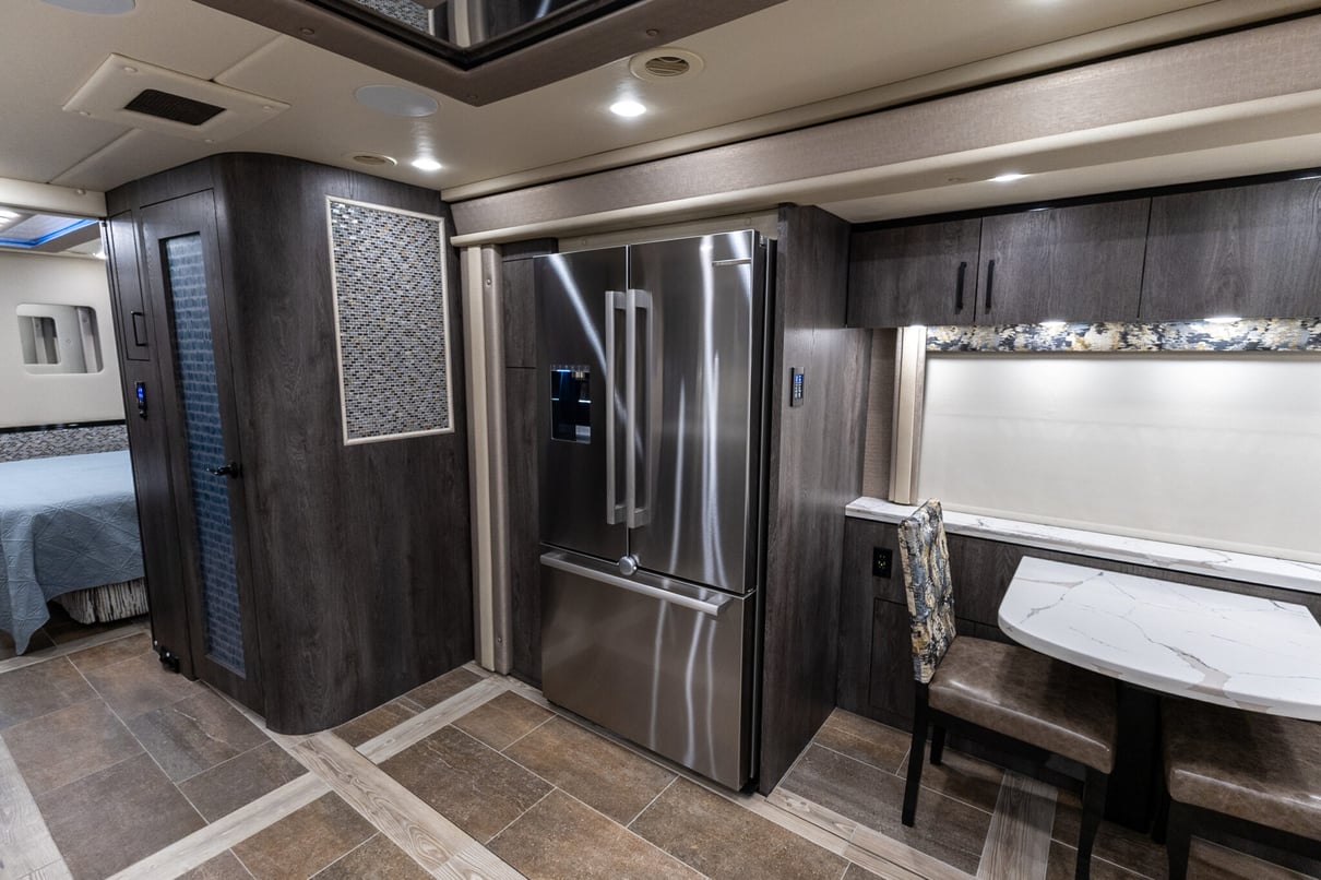 2022 Foretravel Realm Presidential Series LV3 gallery image-16