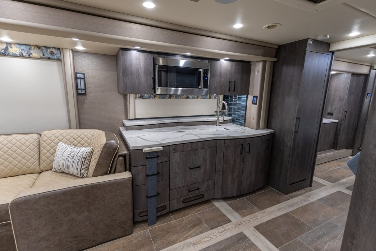 2022 Foretravel Realm Presidential Series LV3 gallery image-18