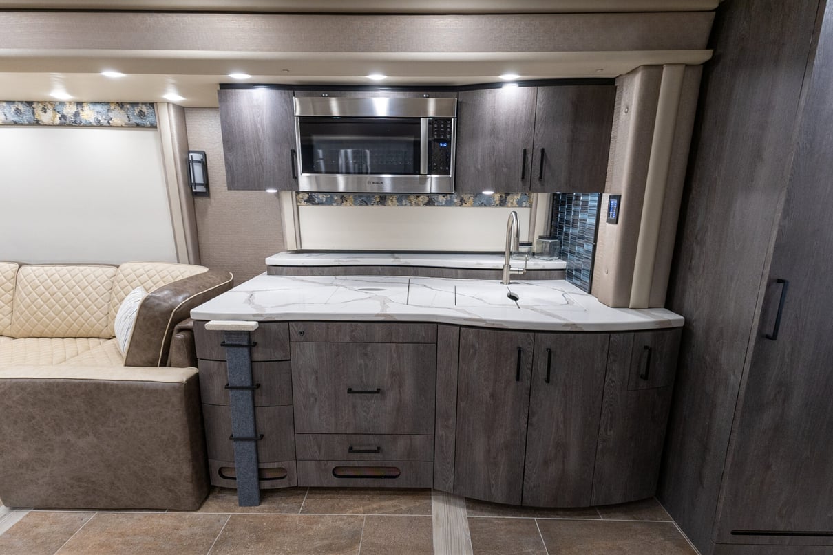 2022 Foretravel Realm Presidential Series LV3 gallery image-19