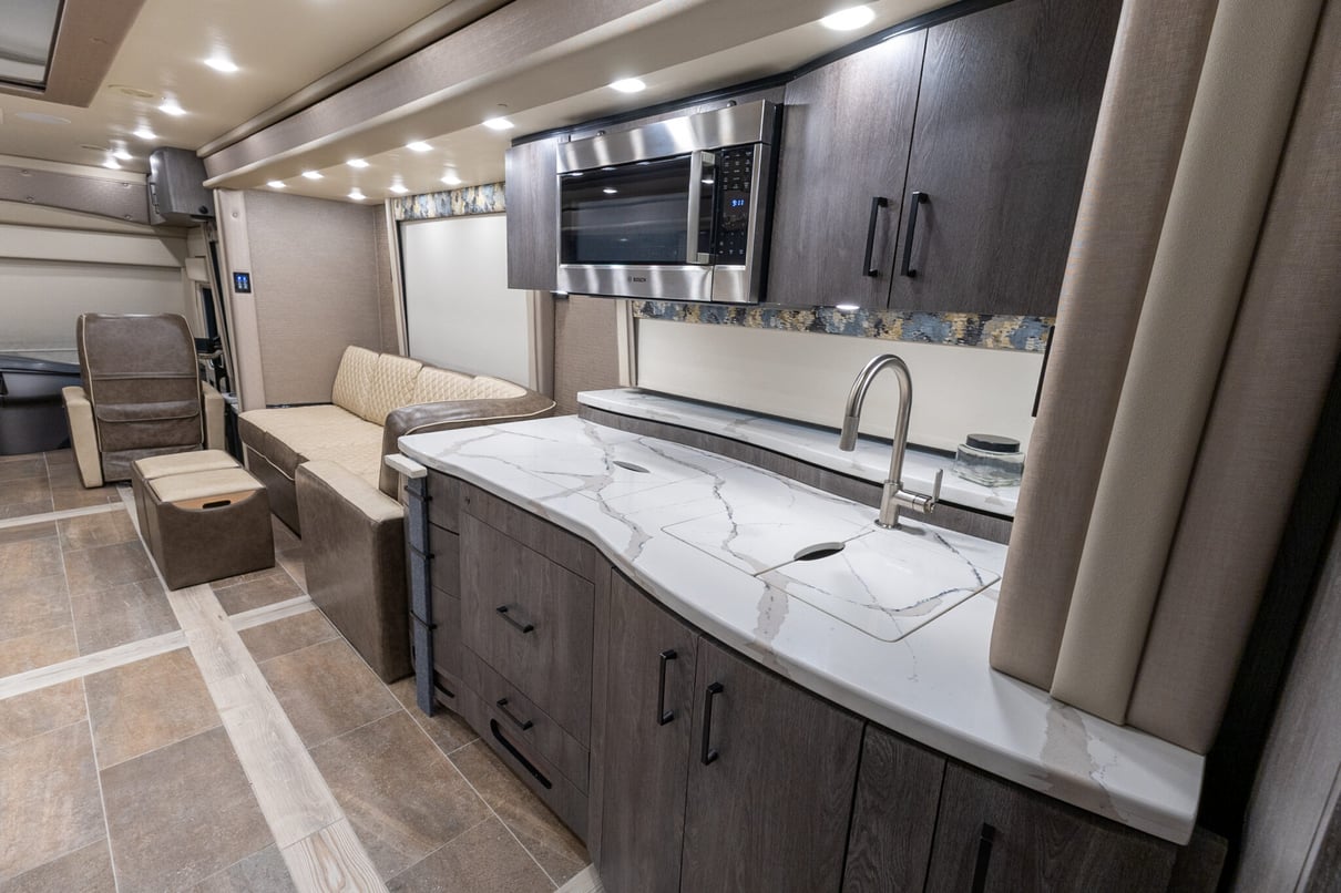 2022 Foretravel Realm Presidential Series LV3 gallery image-20