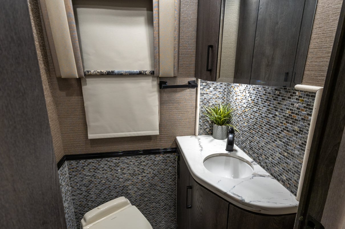 2022 Foretravel Realm Presidential Series LV3 gallery image-22