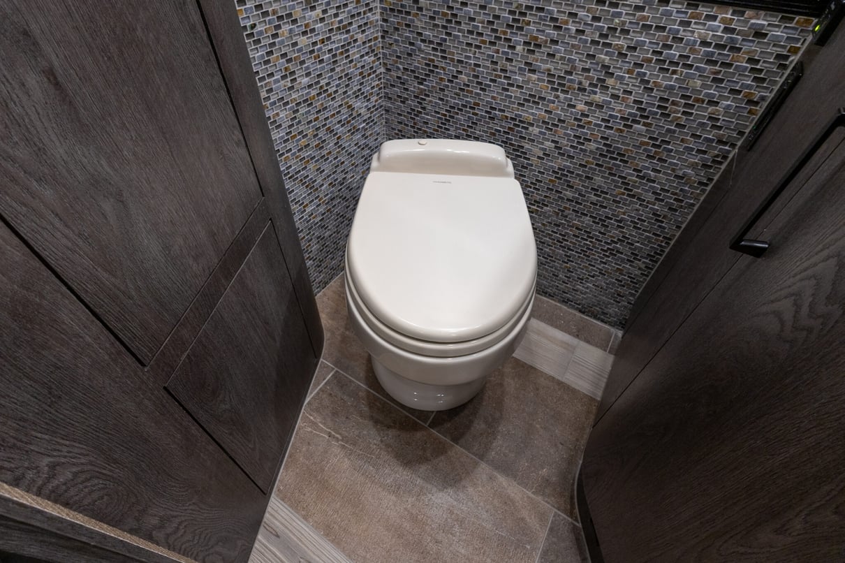 2022 Foretravel Realm Presidential Series LV3 gallery image-23