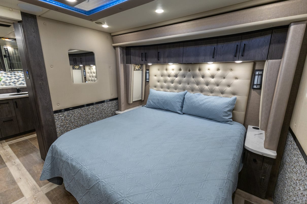 2022 Foretravel Realm Presidential Series LV3 gallery image-24