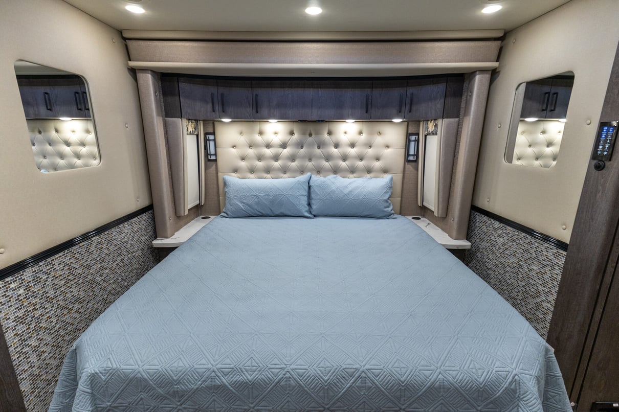 2022 Foretravel Realm Presidential Series LV3 gallery image-25