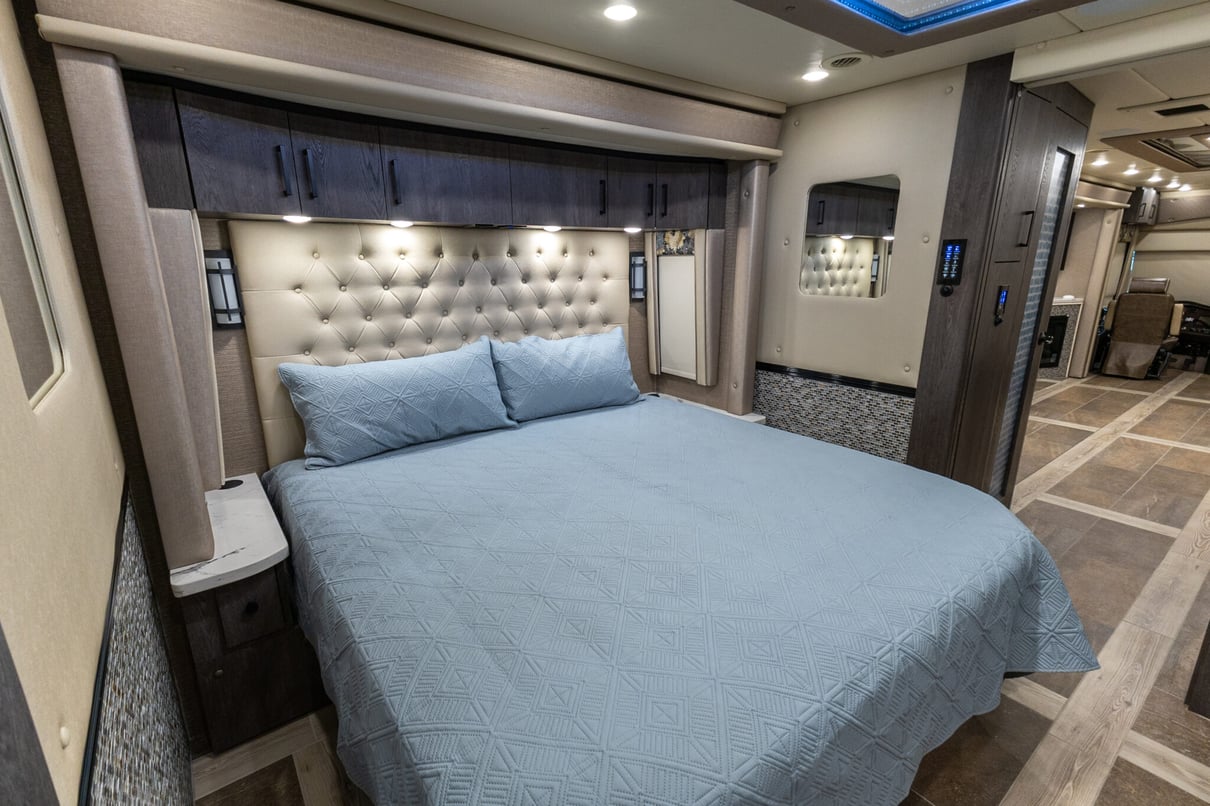 2022 Foretravel Realm Presidential Series LV3 gallery image-26