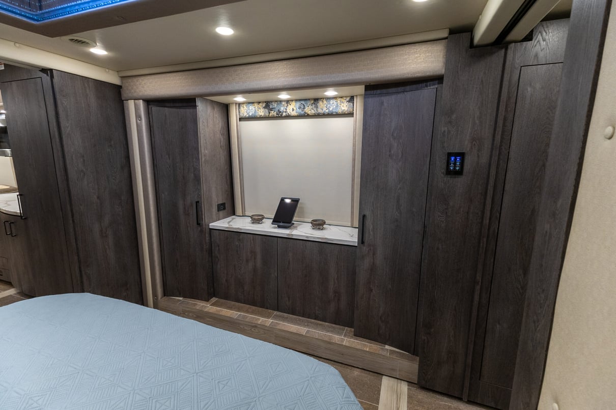 2022 Foretravel Realm Presidential Series LV3 gallery image-27