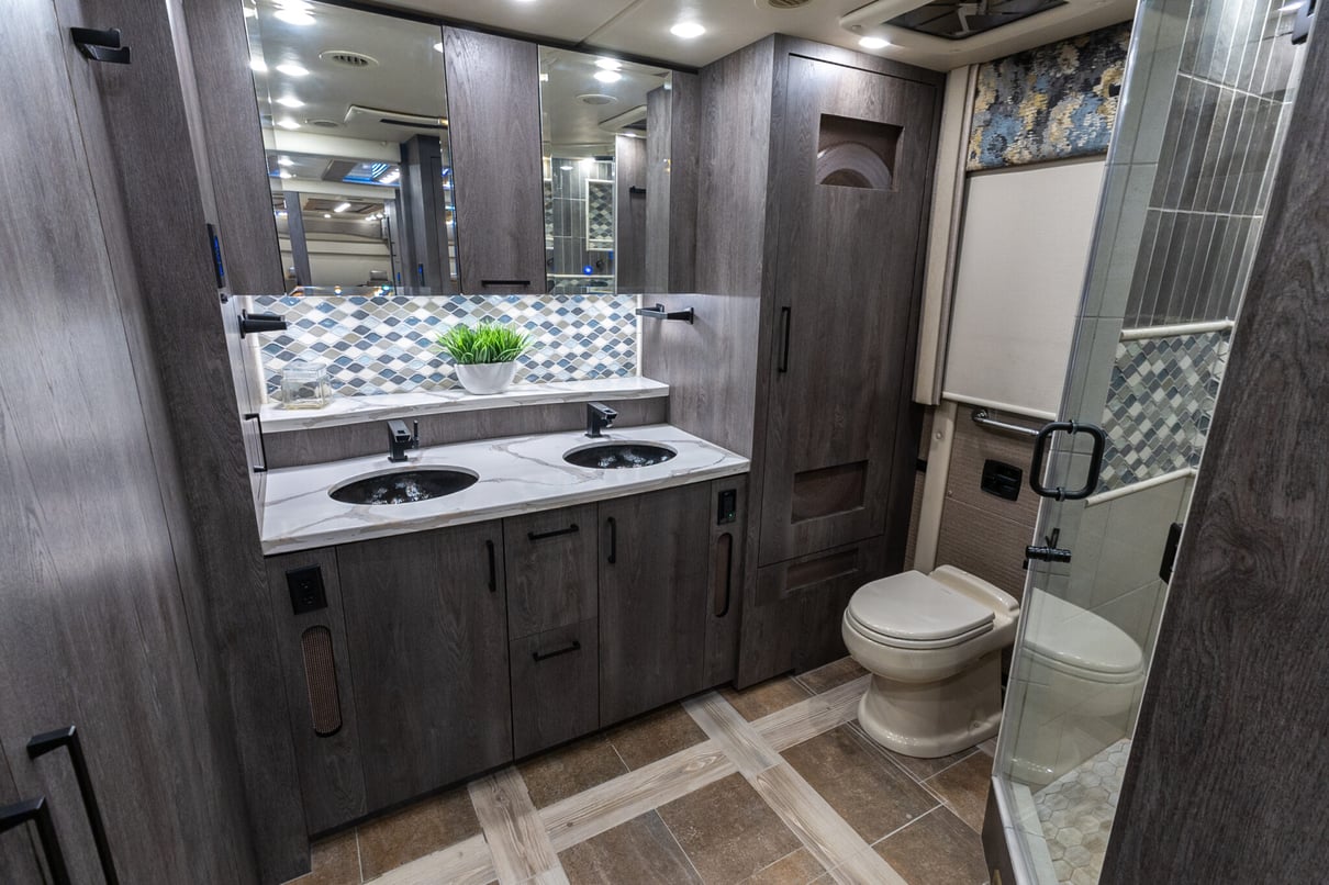 2022 Foretravel Realm Presidential Series LV3 gallery image-28