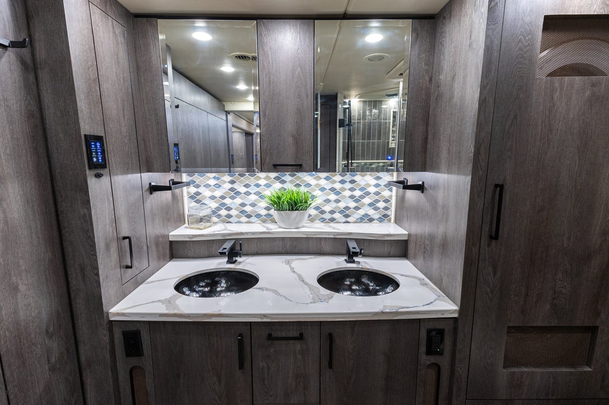 2022 Foretravel Realm Presidential Series LV3 gallery image-29