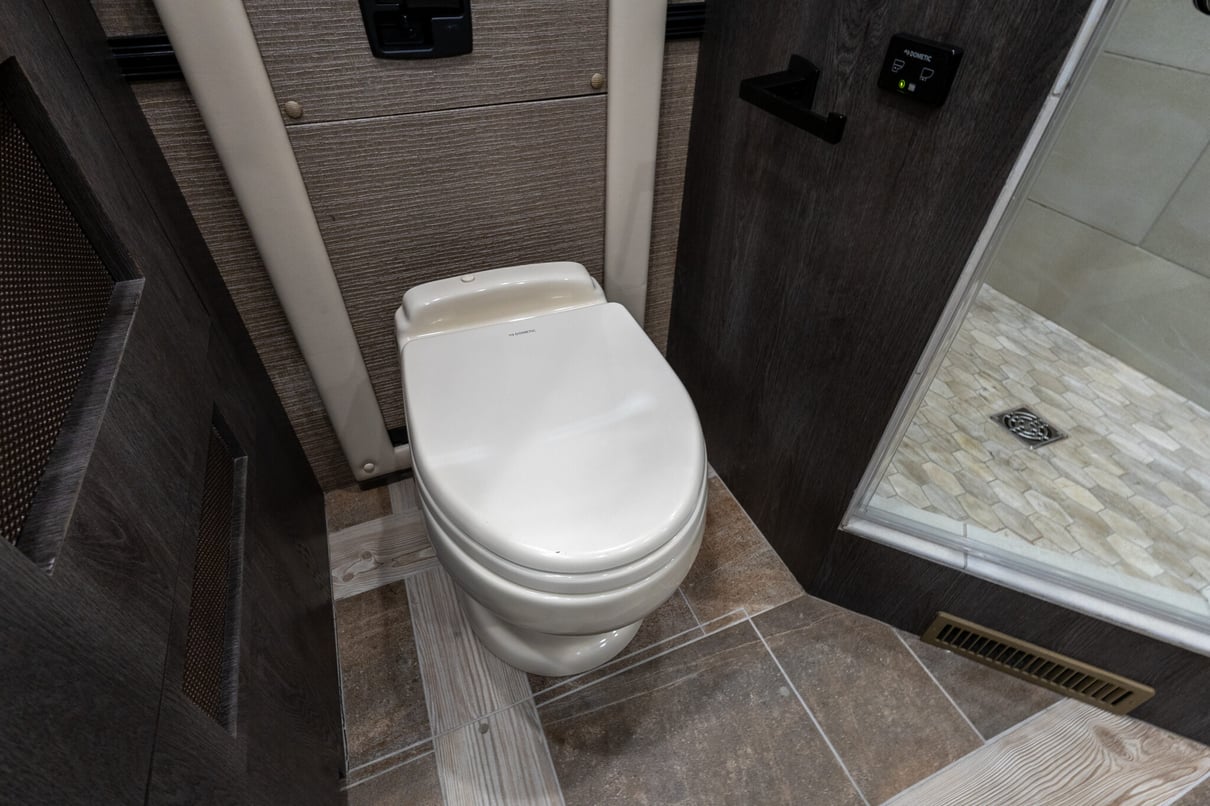 2022 Foretravel Realm Presidential Series LV3 gallery image-31