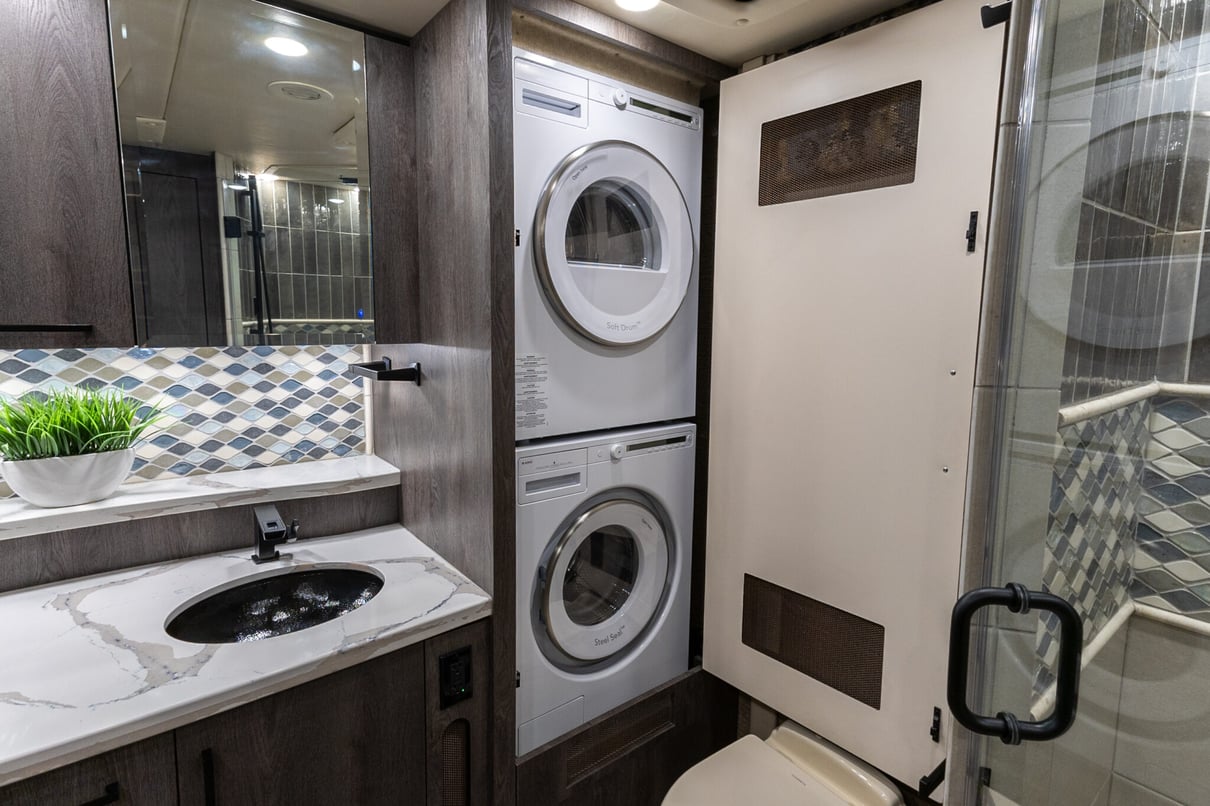 2022 Foretravel Realm Presidential Series LV3 gallery image-32