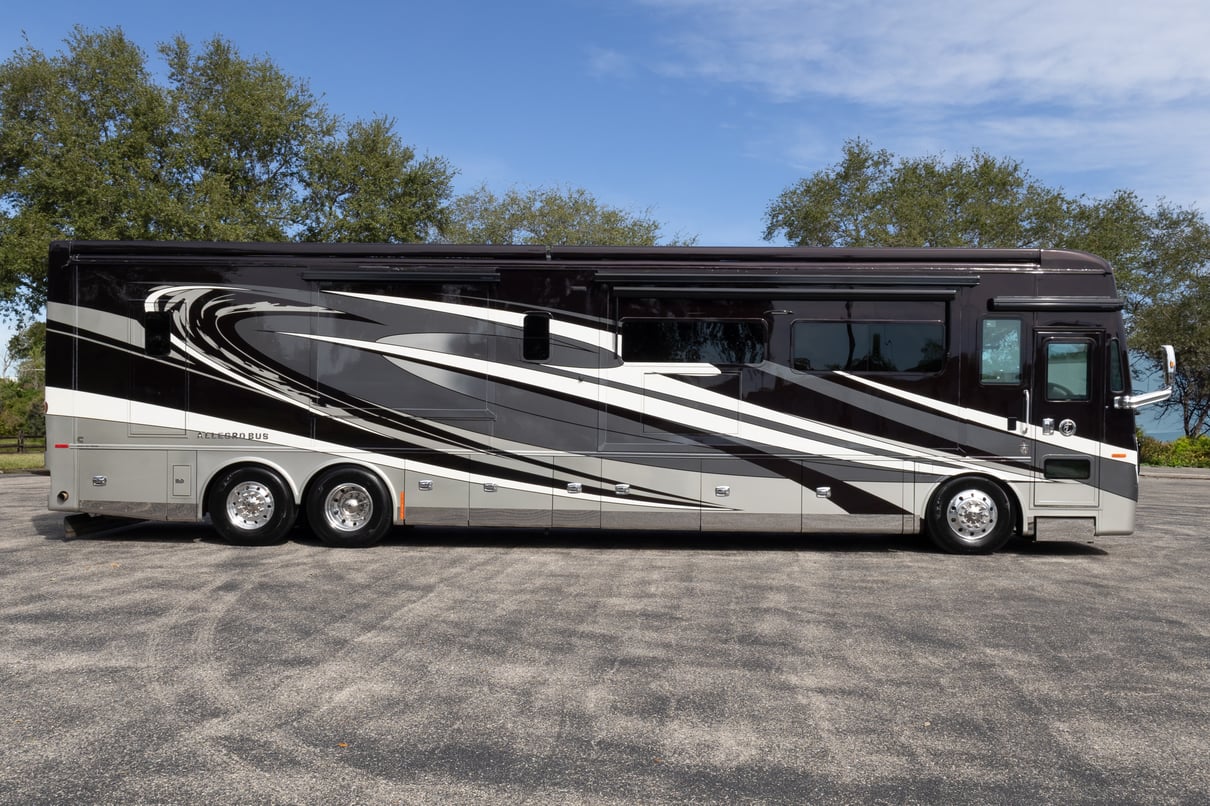 2023 Tiffin Allegro Bus 45 FP gallery image-3