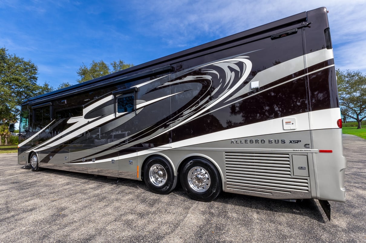 2023 Tiffin Allegro Bus 45 FP gallery image-8