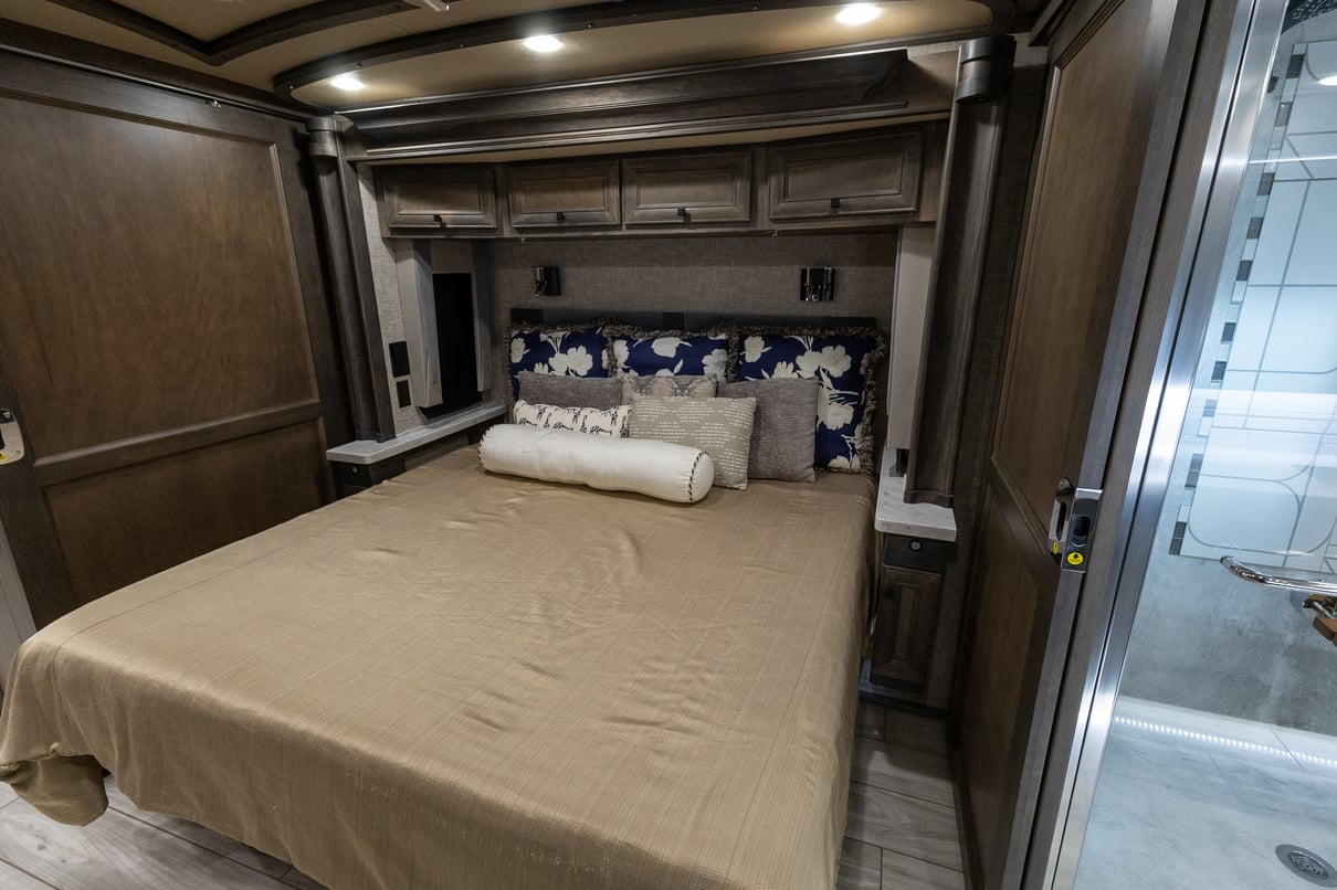 2023 Tiffin Allegro Bus 45 FP gallery image-26