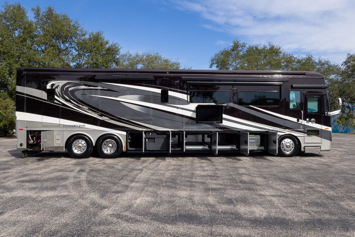 2023 Tiffin Allegro Bus 45 FP gallery image-32