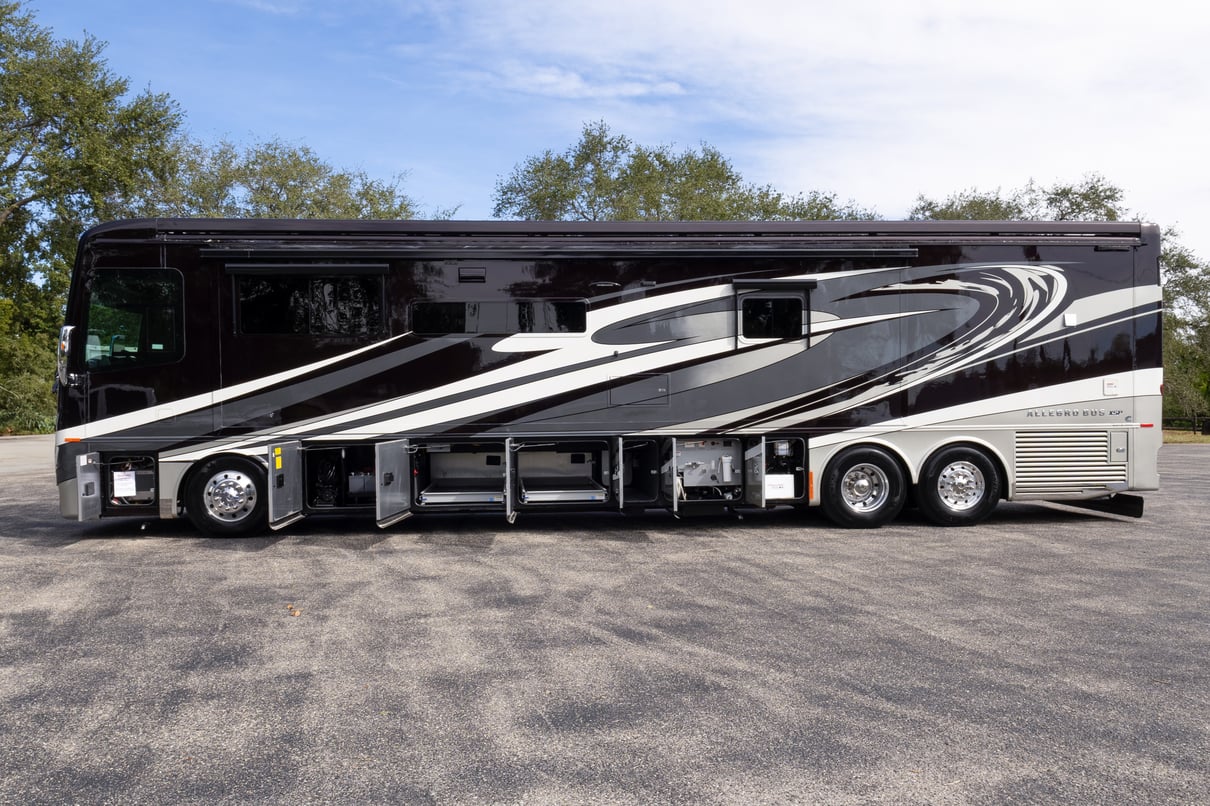 2023 Tiffin Allegro Bus 45 FP gallery image-33