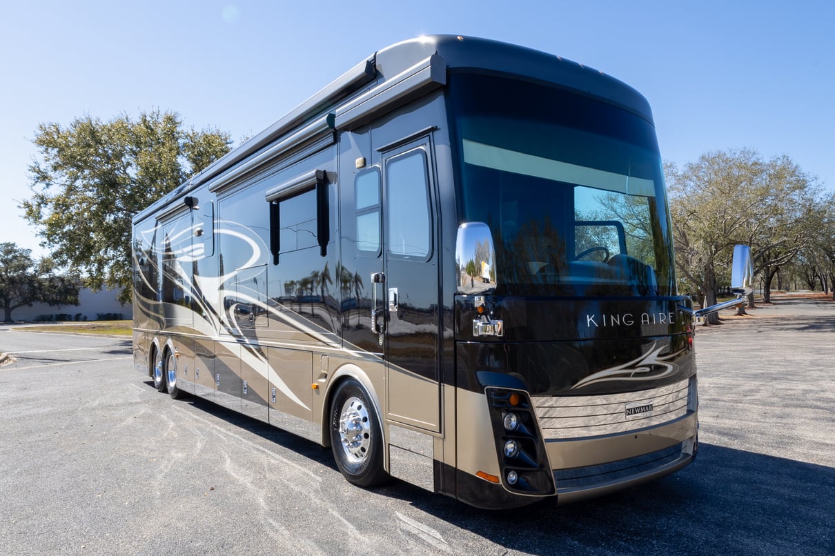 2014 Newmar King Aire 4593 gallery image-1