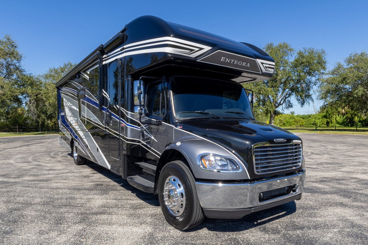 2022 Entegra Accolade 37M gallery image-1