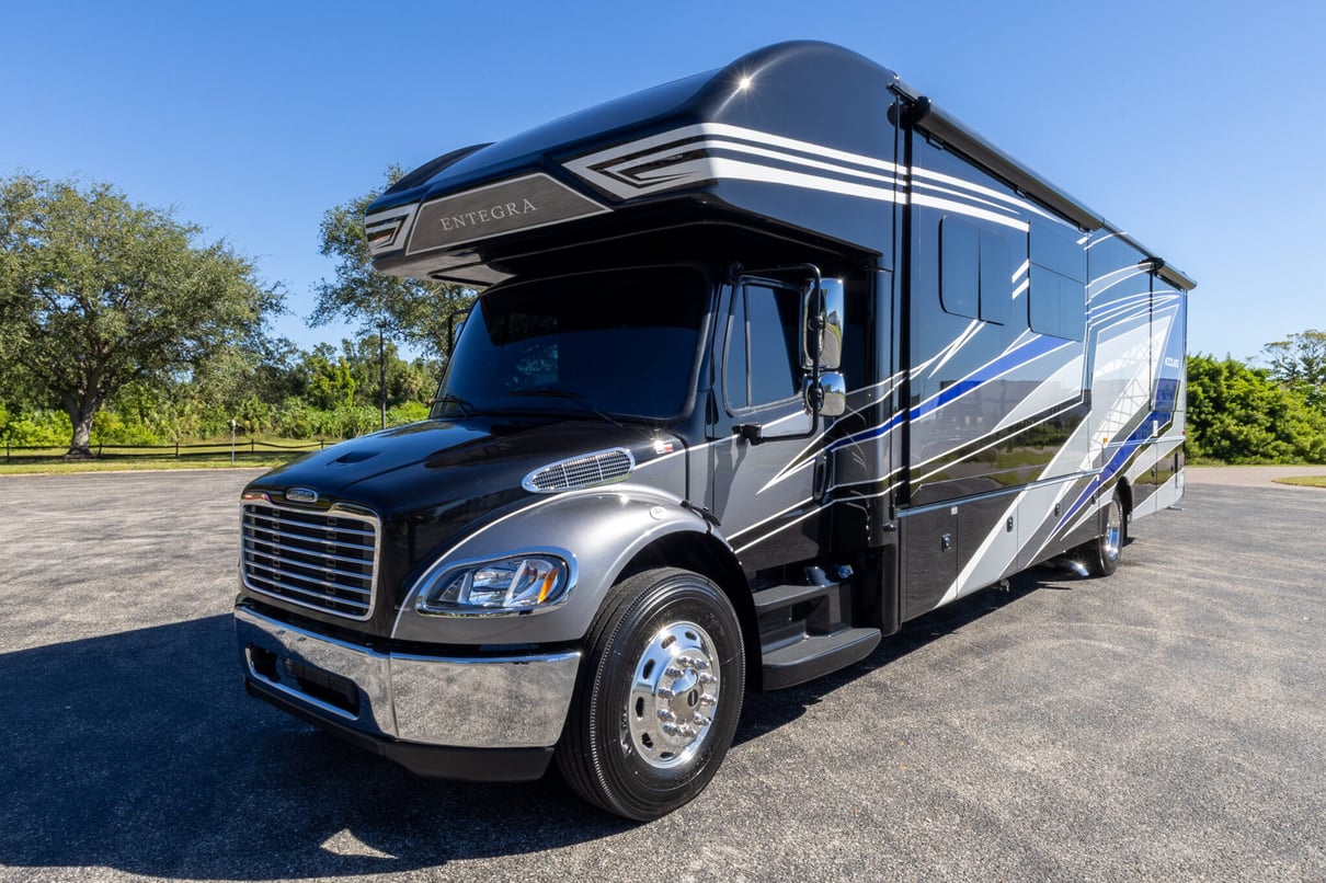 2022 Entegra Accolade 37M gallery image-11